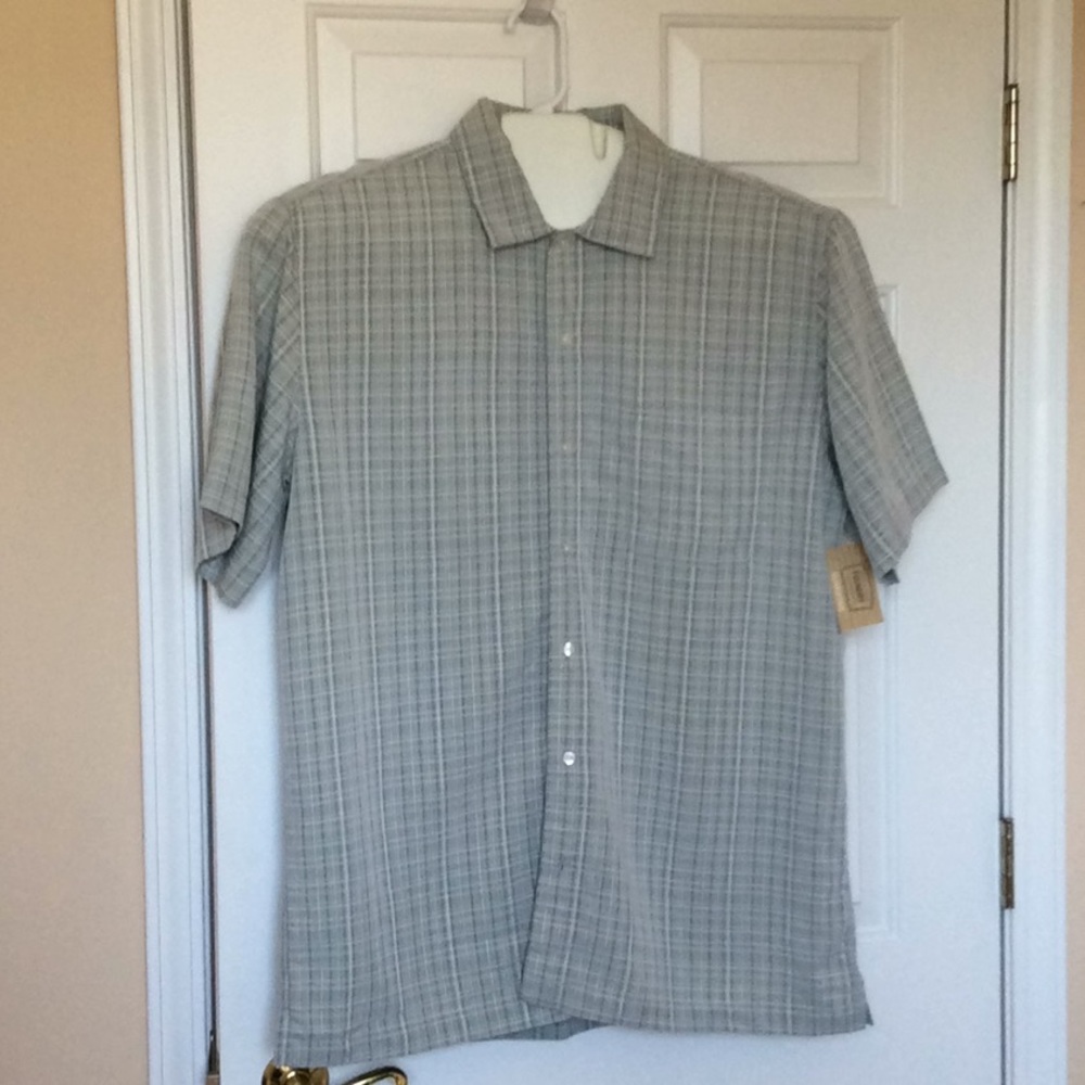 Men’s short sleeve bottom down shirt